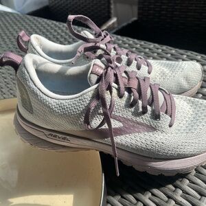 Brooks Women's Sneakers - Cream and Purple